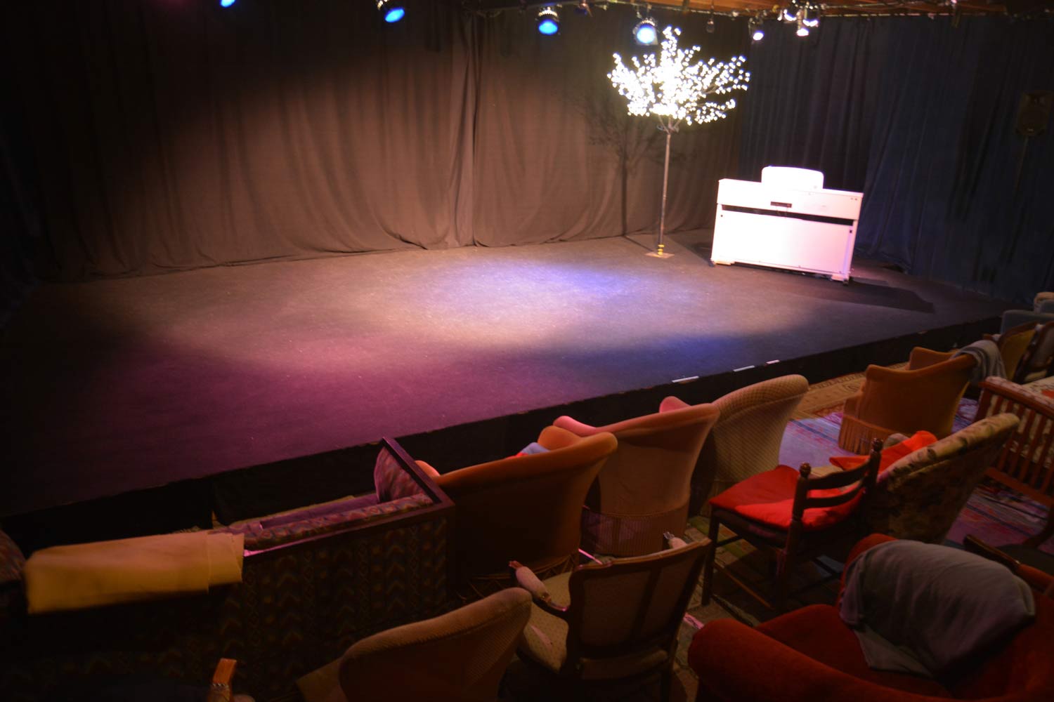 la scène du théâtre de l'atelier bleu